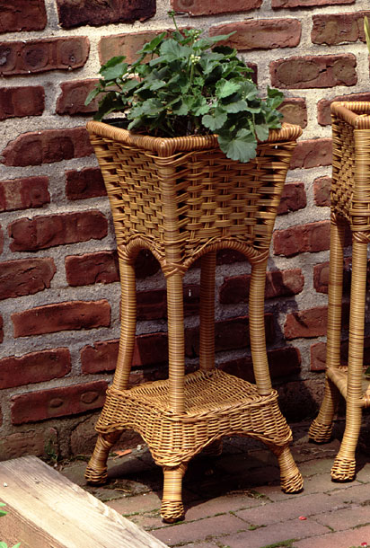 Resin Wicker Plant Stand Square with Tin